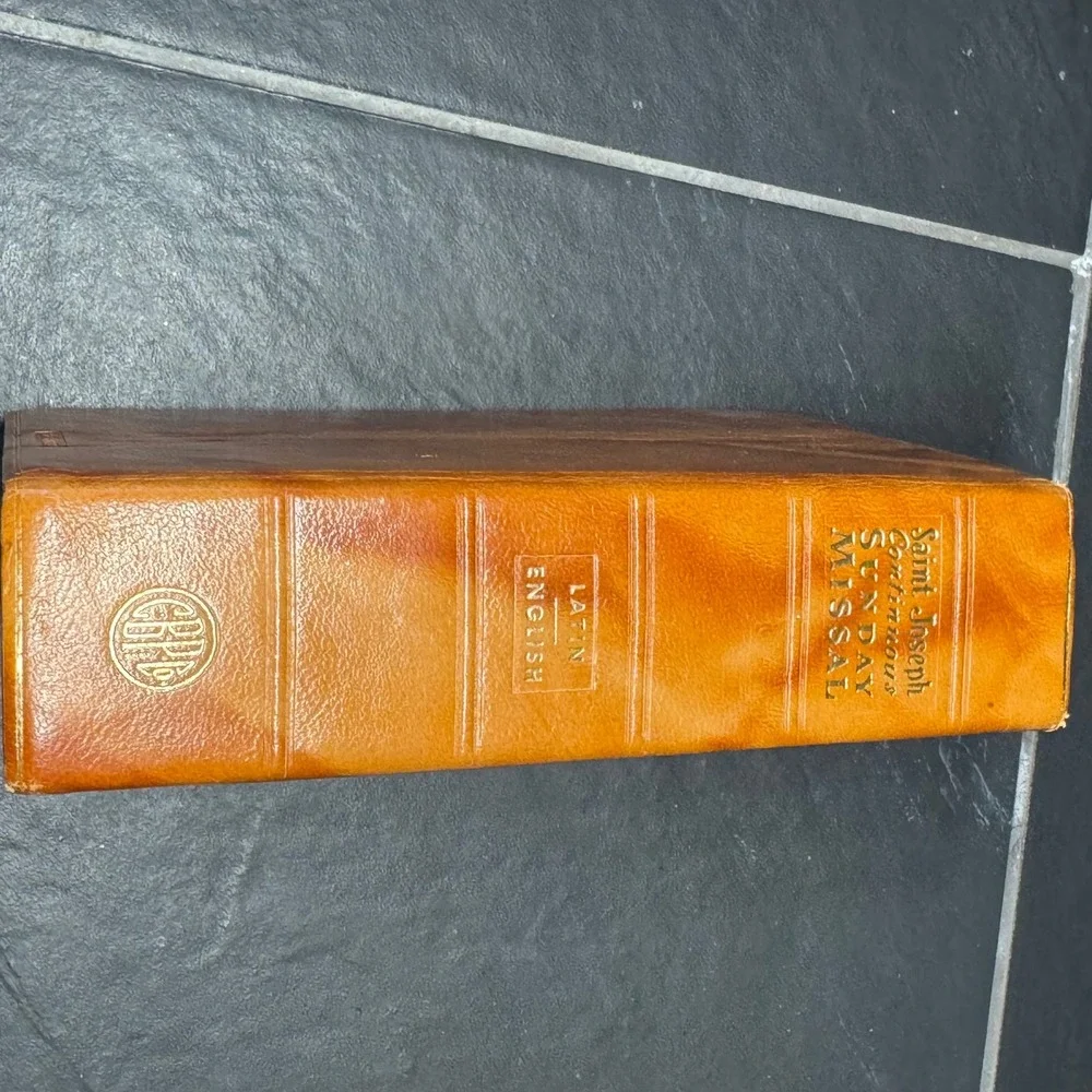 Vintage 1961 Saint Joseph Continuous Sunday Missal‎ Catholic Book Publishing Co